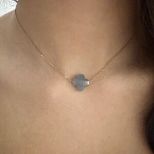 Necklace Morganne Bello Paris
Elegant 18 CT YG Gold and Gray Labradorite Clover